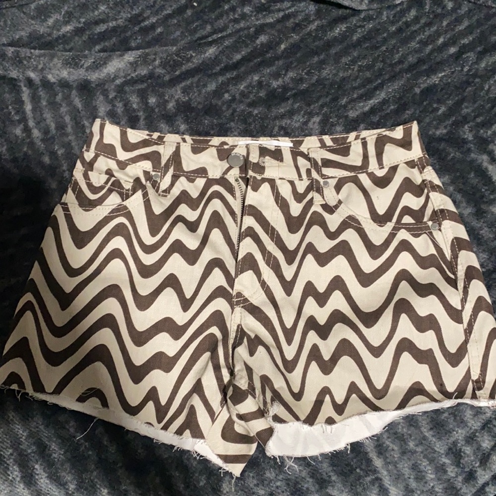 RSQ wavy brown and cream shorts. BRAND NEW NEVER WORN.